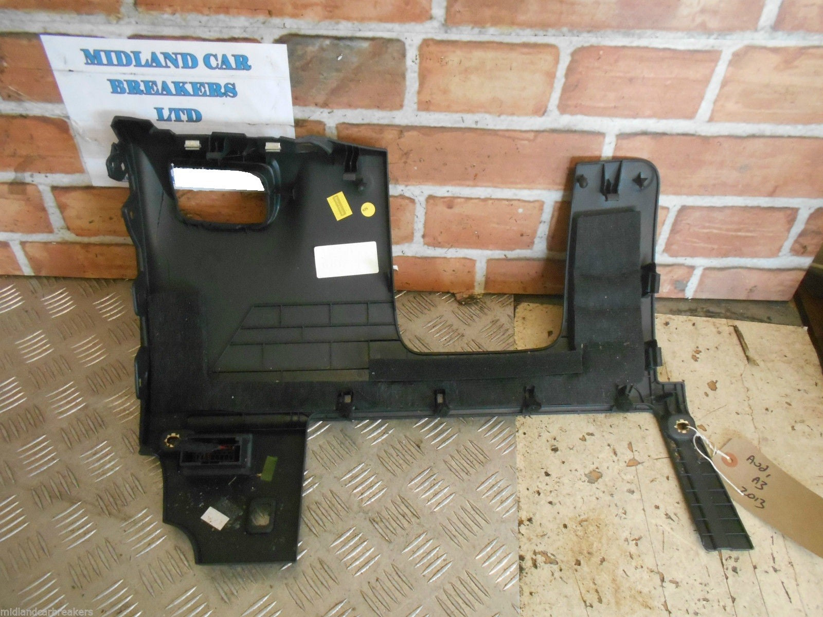 AUDI A3 8V 2013 DRIVERS SIDE LOWER DASHBOARD PANEL TRIM PLASTIC SURROUND