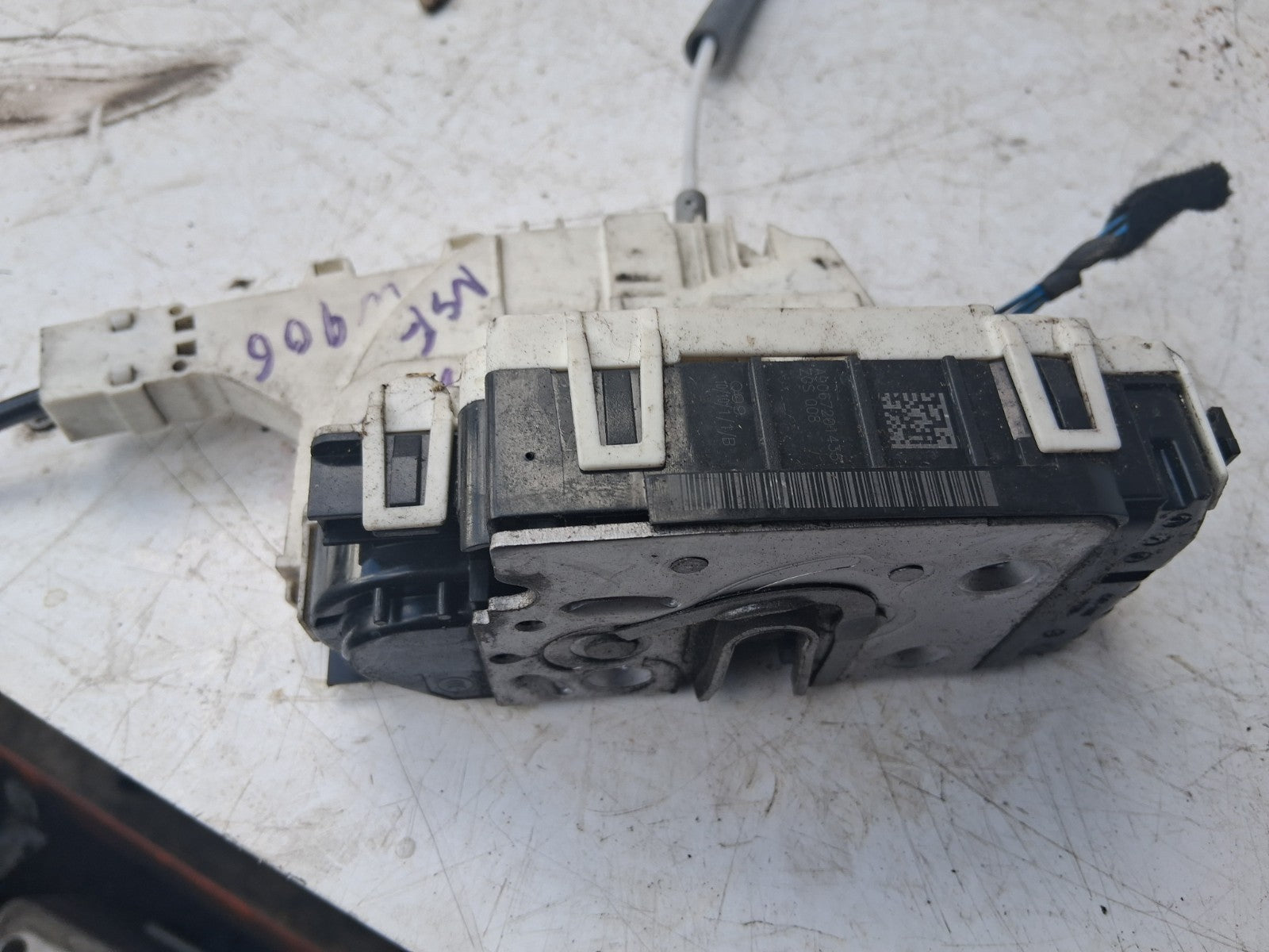 MERCEDES BENZ SPRINTER W906 2016 OSF DRIVER FRONT DOOR LOCK HANDLE A9067201435