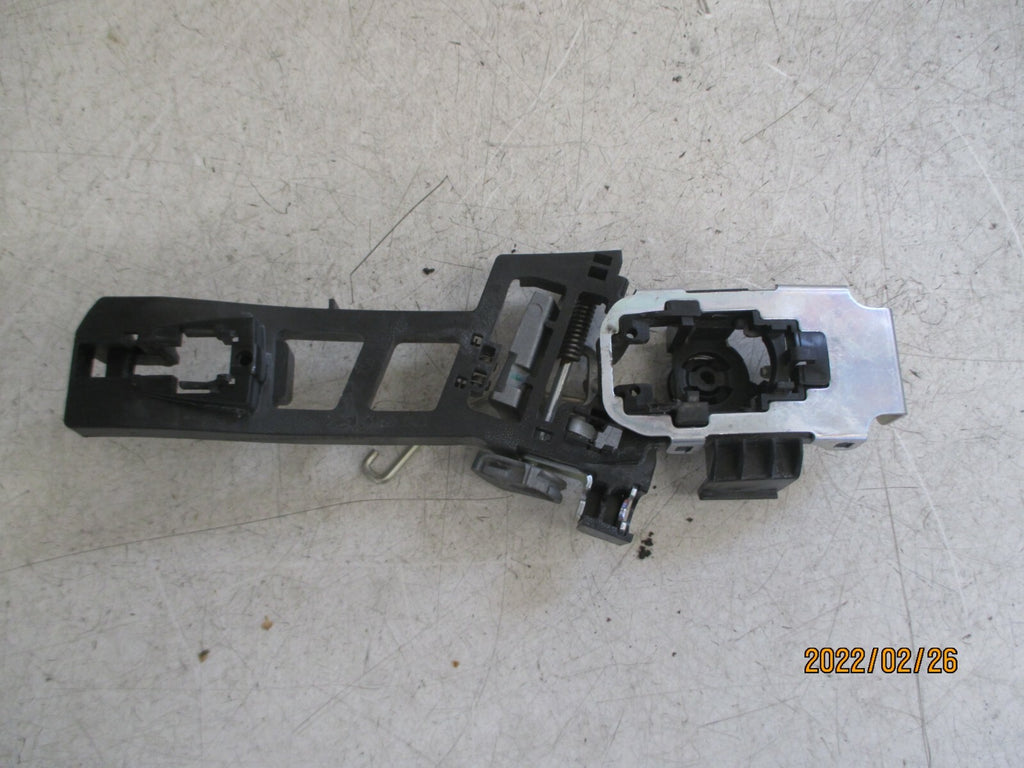 FORD KA+ 2018 MK3 OSF FRONT DRIVER SIDE HANDLE BRACKET