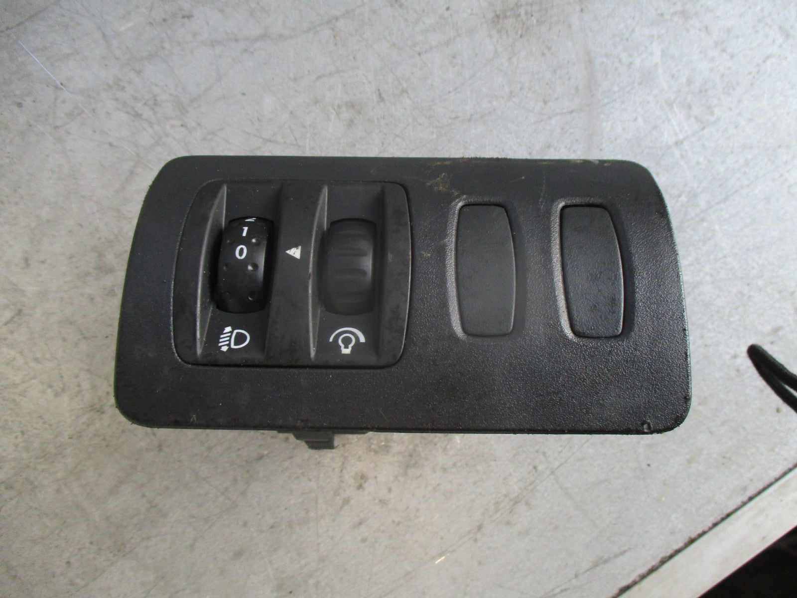 RENAULT CLIO MK3 2008 HEADLIGHT AIM ADJUST CONTROL LIGHT SWITCH TRIM 8200407756