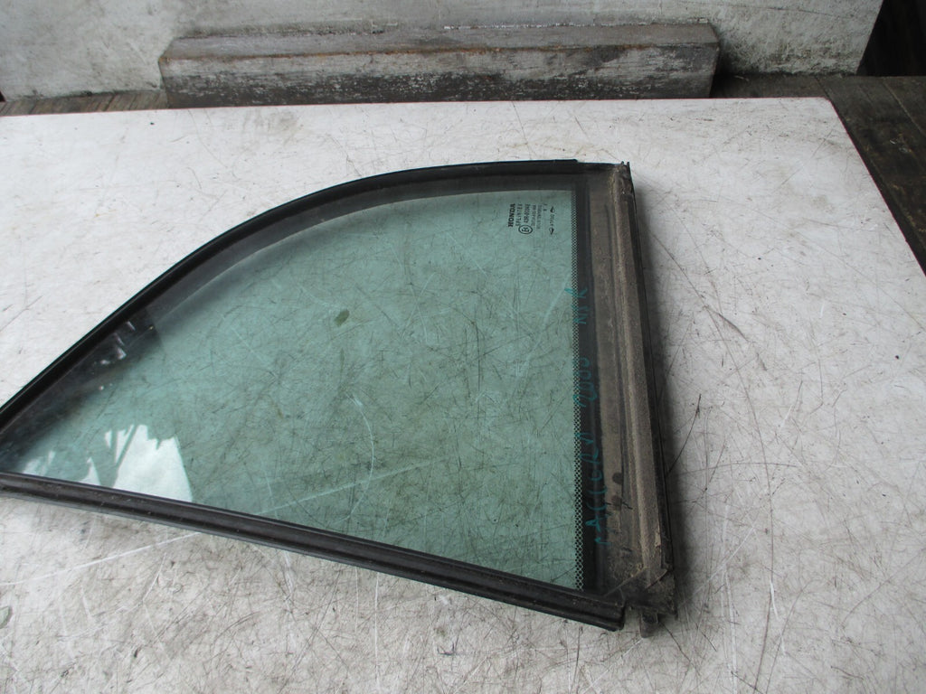 HONDA ACCORD MK6 OSR DRIVER SIDE REAR QUARTER WINDOW GLASS