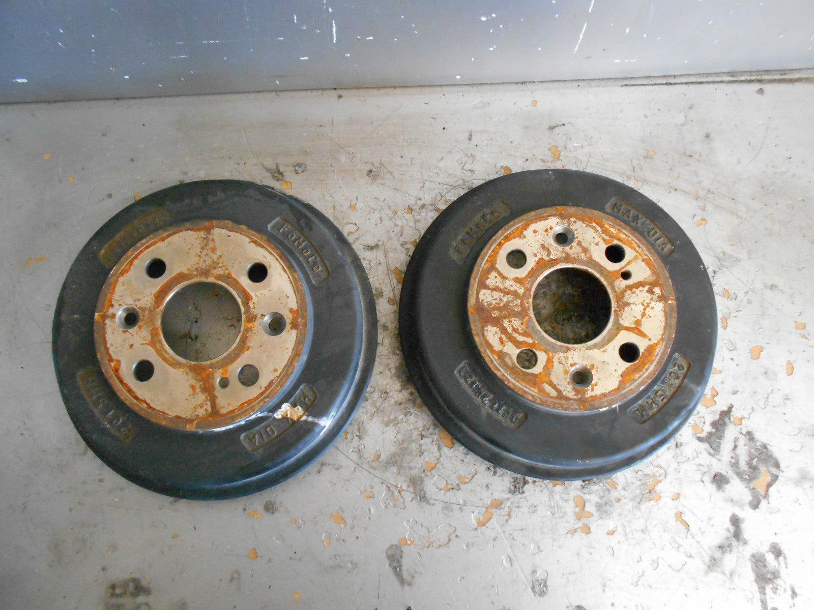 MAZDA 2 2013 1.3 16V OSR & NSR DRIVER & PASSENGER SIDE REAR BRAKE DRUMS PAIR