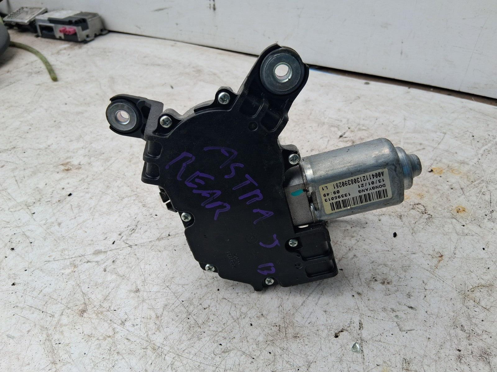 2013 VAUXHALL ASTRA J REAR WINDSCREEN WIPER MOTOR 10A021515