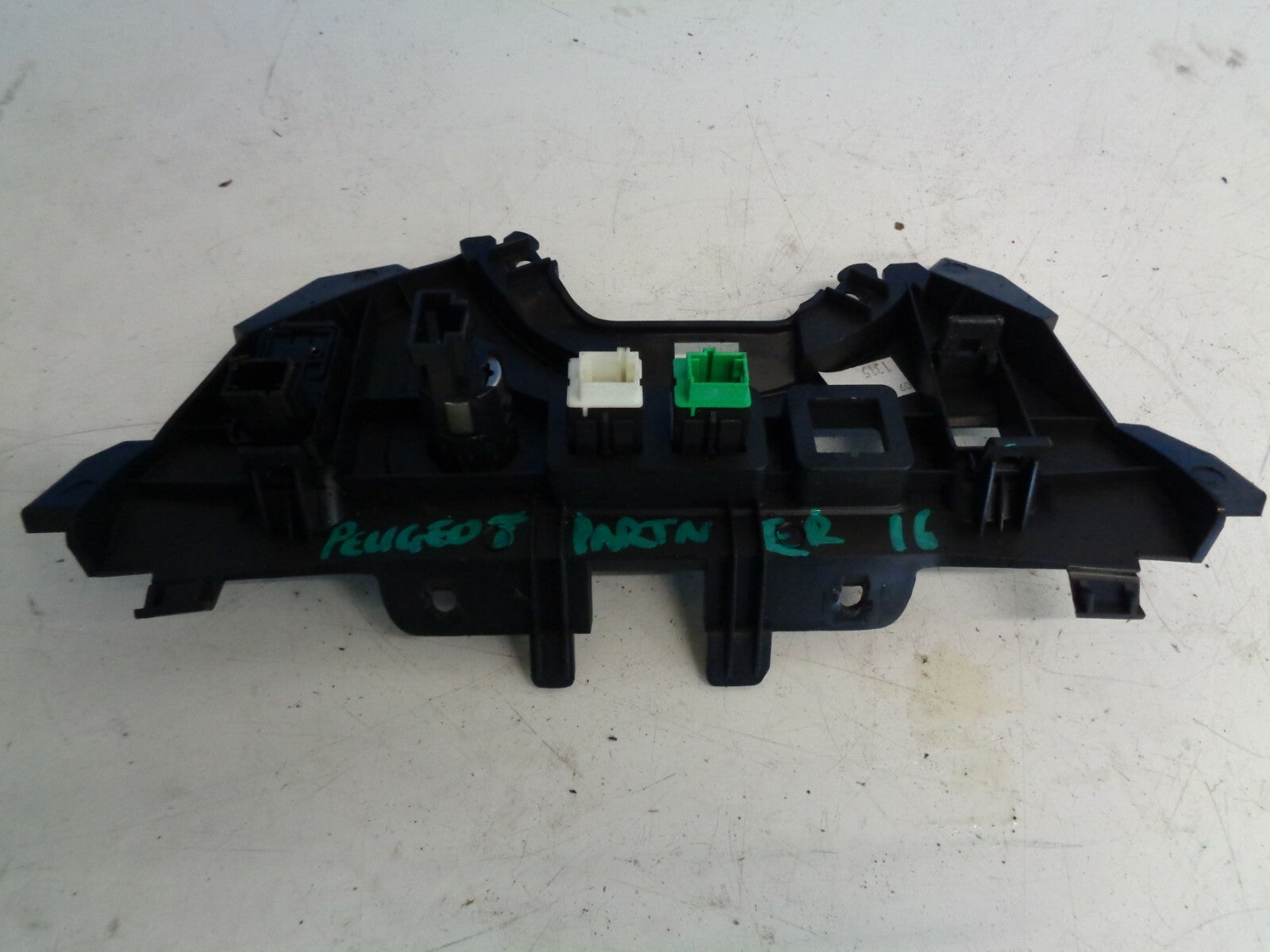 PEUGEOT PARTNER 2016 CITROEN BERLINGO MK2 CENTRE CONSOLE SWITCH SURROUND PANEL