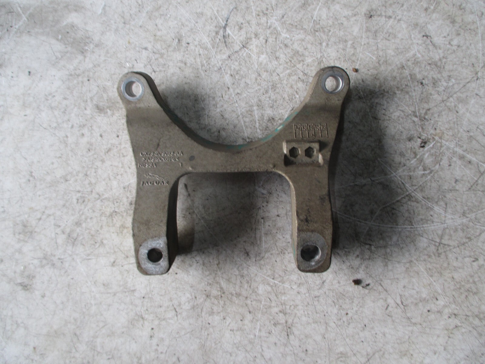 JAGUAR XF 2015 X250 ENGINE MOUNT BRACKET CX23209033AA
