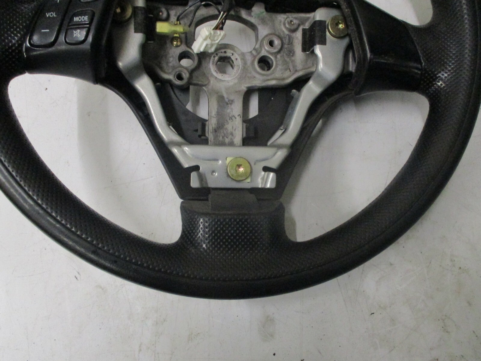 MAZDA 3 TS 2004 3 SPOKE STEERING WHEEL WITH AUDIO VOL MODE CONTROL BUTTONS
