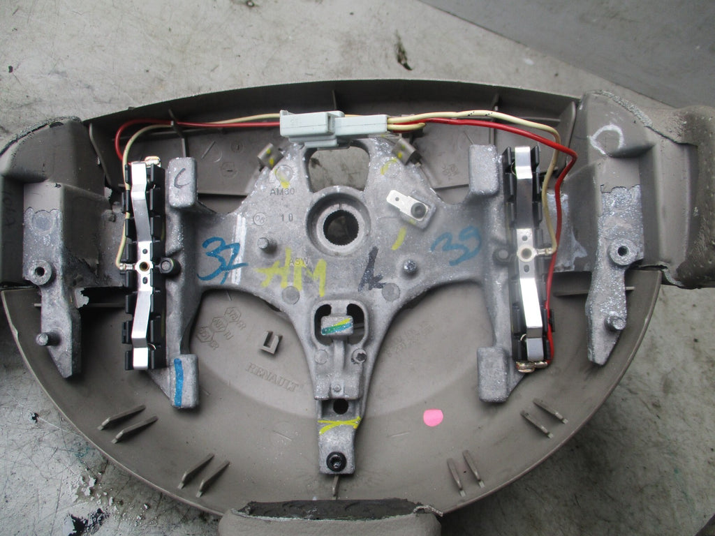2005 RENAULT MEGANE  STEERING WHEEL 8200106306