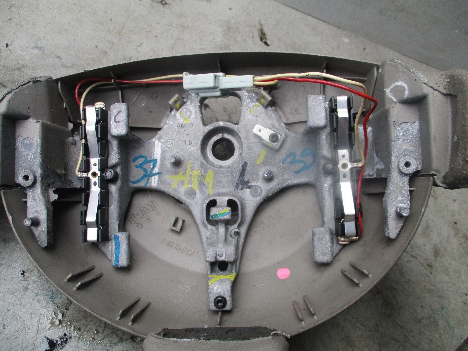 2005 RENAULT MEGANE  STEERING WHEEL 8200106306