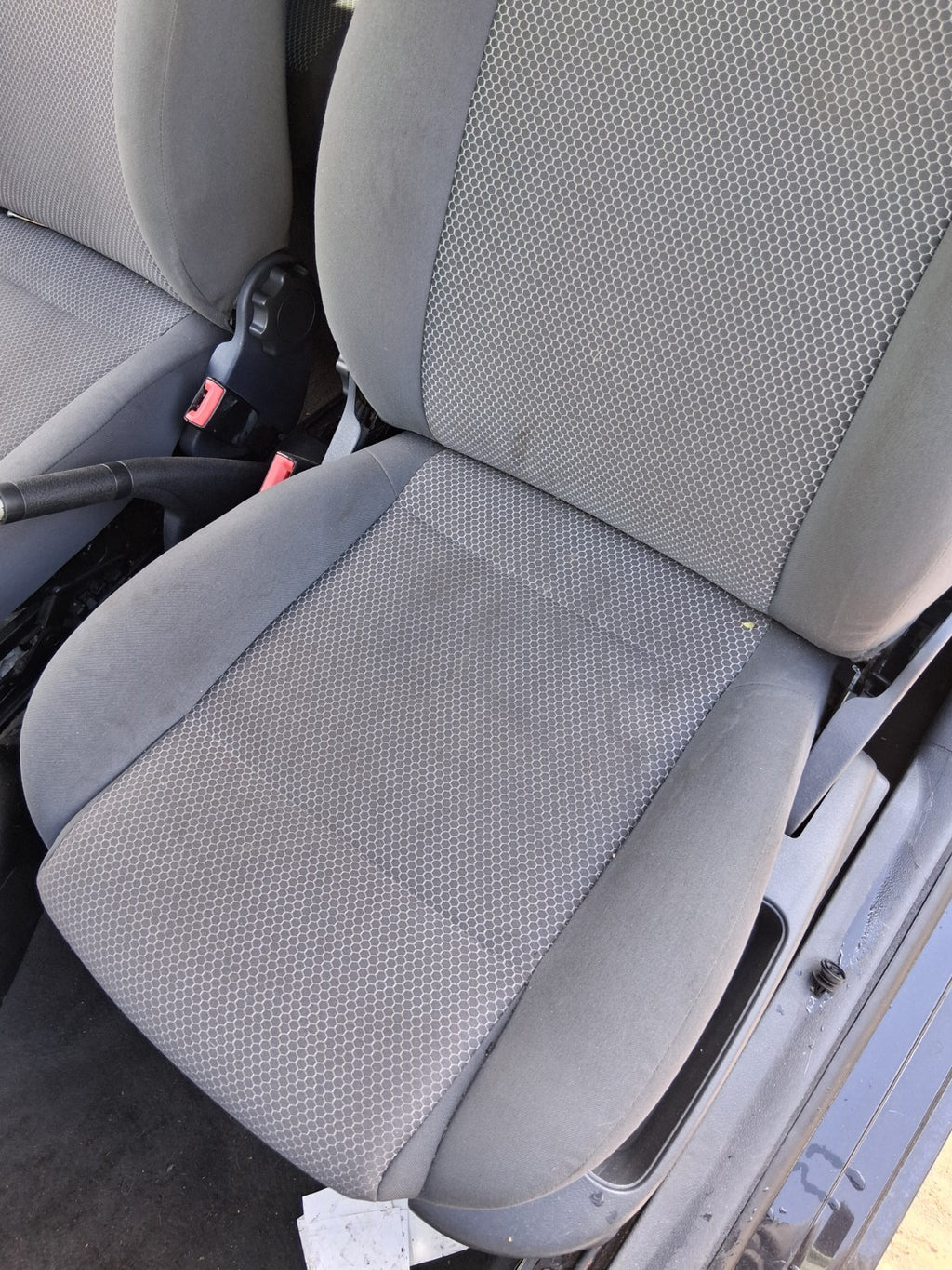 2011 VW VOLKSWAGEN FOX 3 DOOR NSF PASSENGER SIDE FRONT LEFT COMPLETE SEAT FABRIC