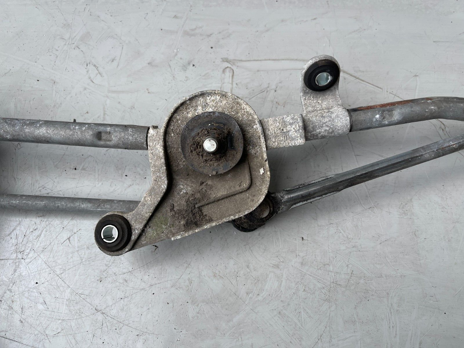 2011 NISSAN NOTE FRONT WINDSCREEN WIPER MOTOR