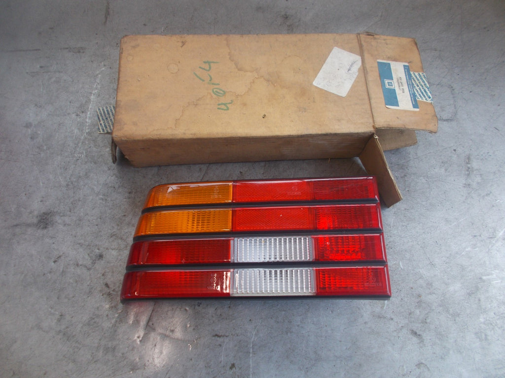 VAUXHALL CAVALIER MK2 1981-1988 NSR PASSENGER REAR LIGHT LENS 395.767 GENUINE OE