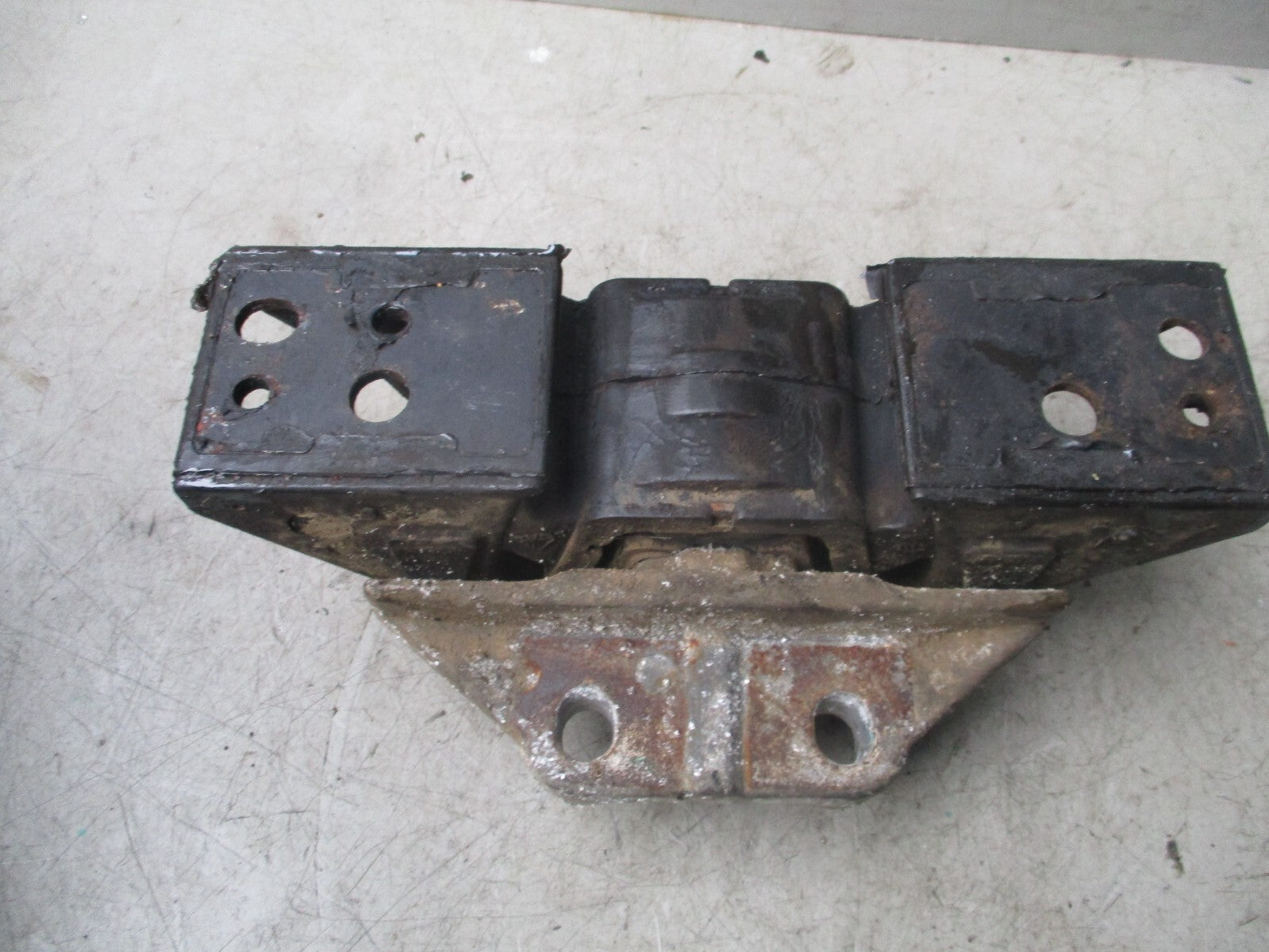 2020 LDV SAIC V80 2.5 DIESEL ENGINE MOUNT