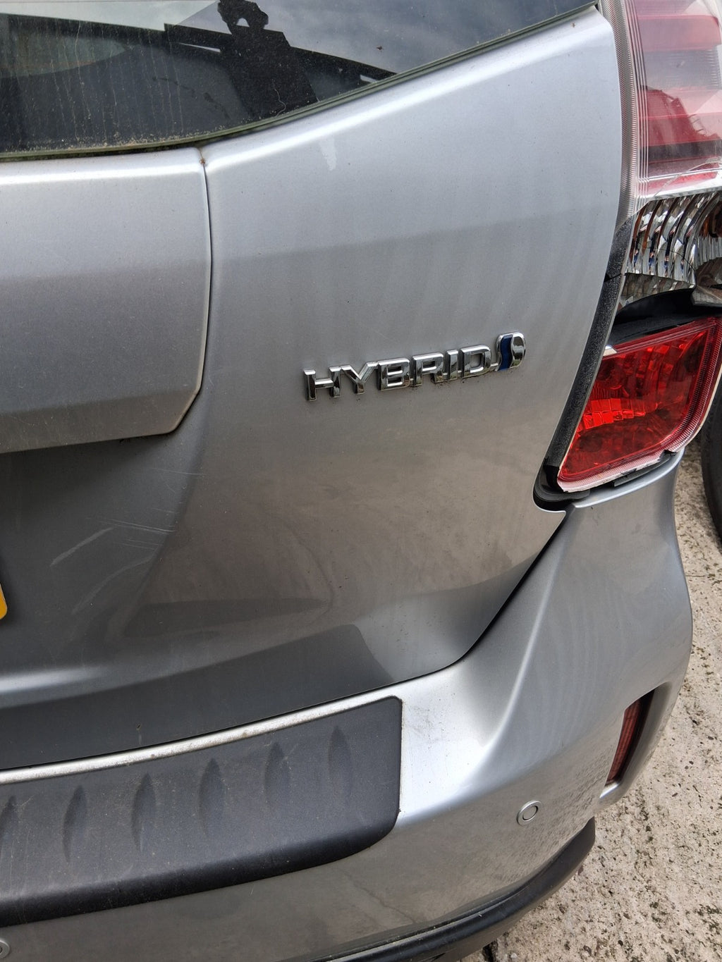 2018 TOYOTA PRIUS V PLUS XW40 COMPLETE REAR TAILGATE BOOTLID SILVER