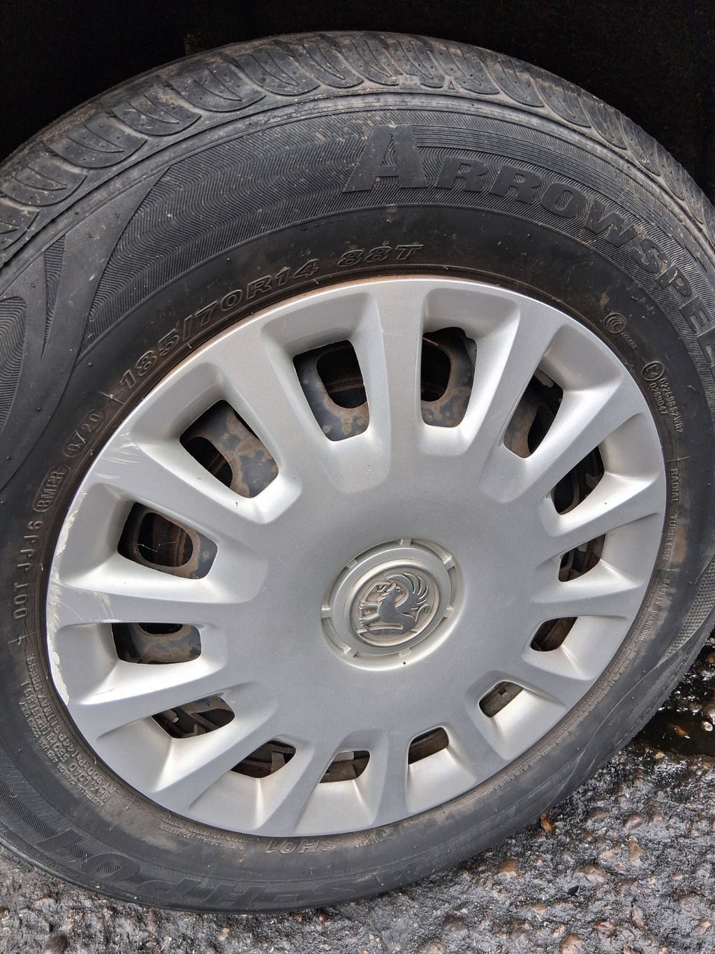 2009 VAUXHALL CORSA D 3 DOOR 14 INCH STEEL WHEEL WITH TYRE 185/70R14