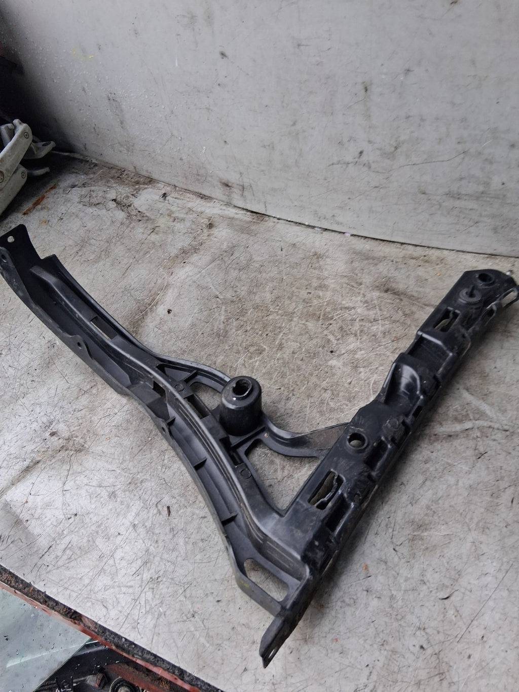 2021 MERCEDES BENZ A CLASS REAR SIDE BUMPER BRACKET HOLDER A1778850900
