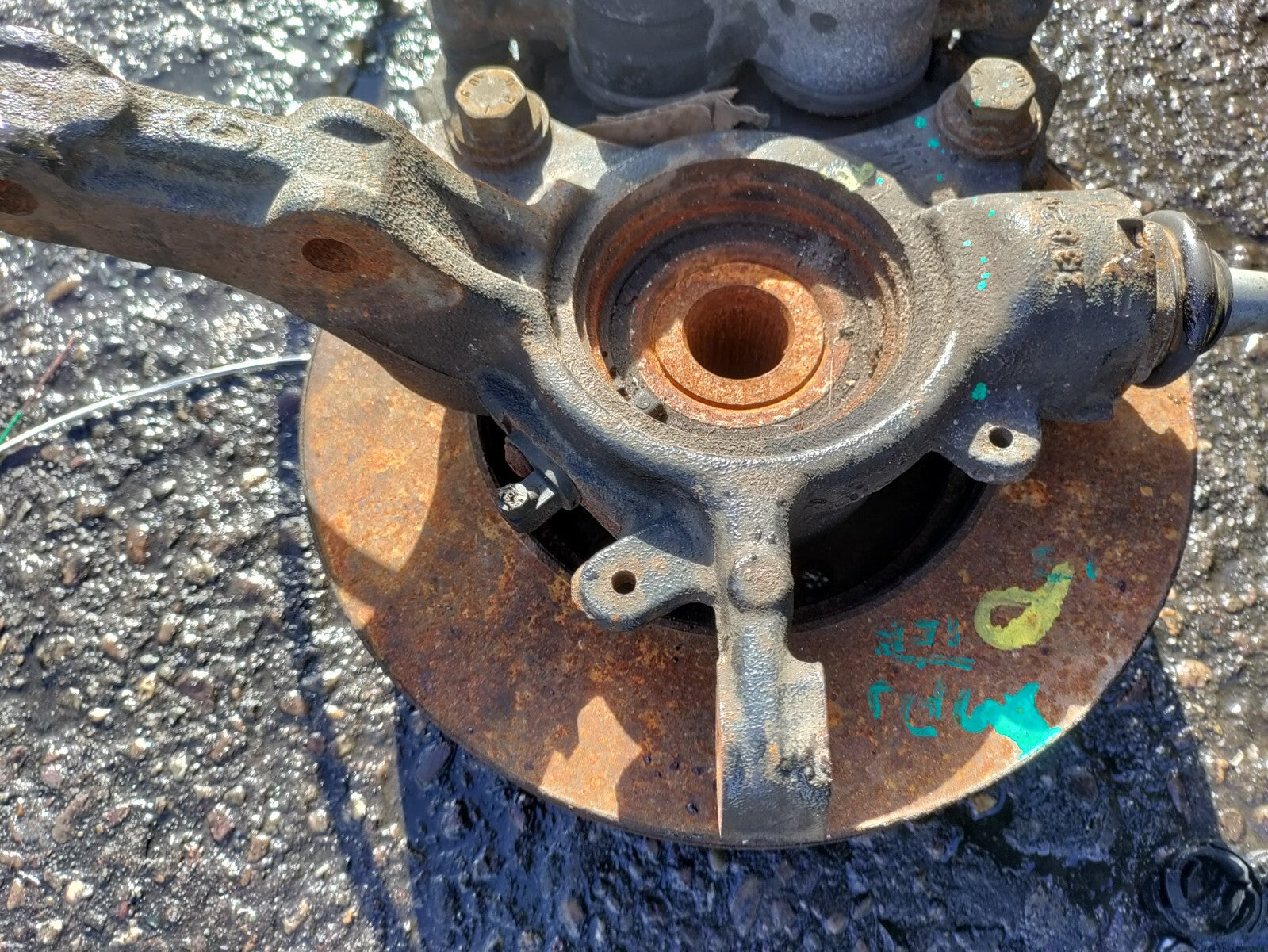 2013 RENAULT MASTER MK3 2.3 DIESEL NSF PASSENGER FRONT HUB & CALIPER 410105039R
