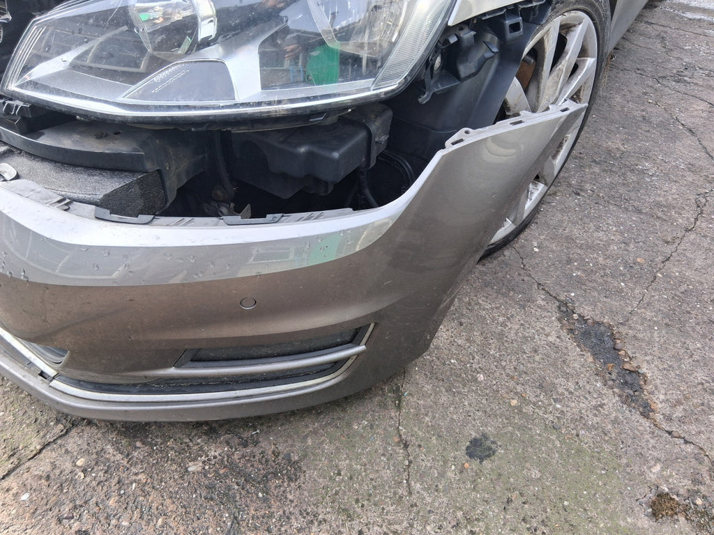 2016 VOLKSWAGEN GOLF MK7 FRONT COMPLETE BUMPER GREY DAMAGED