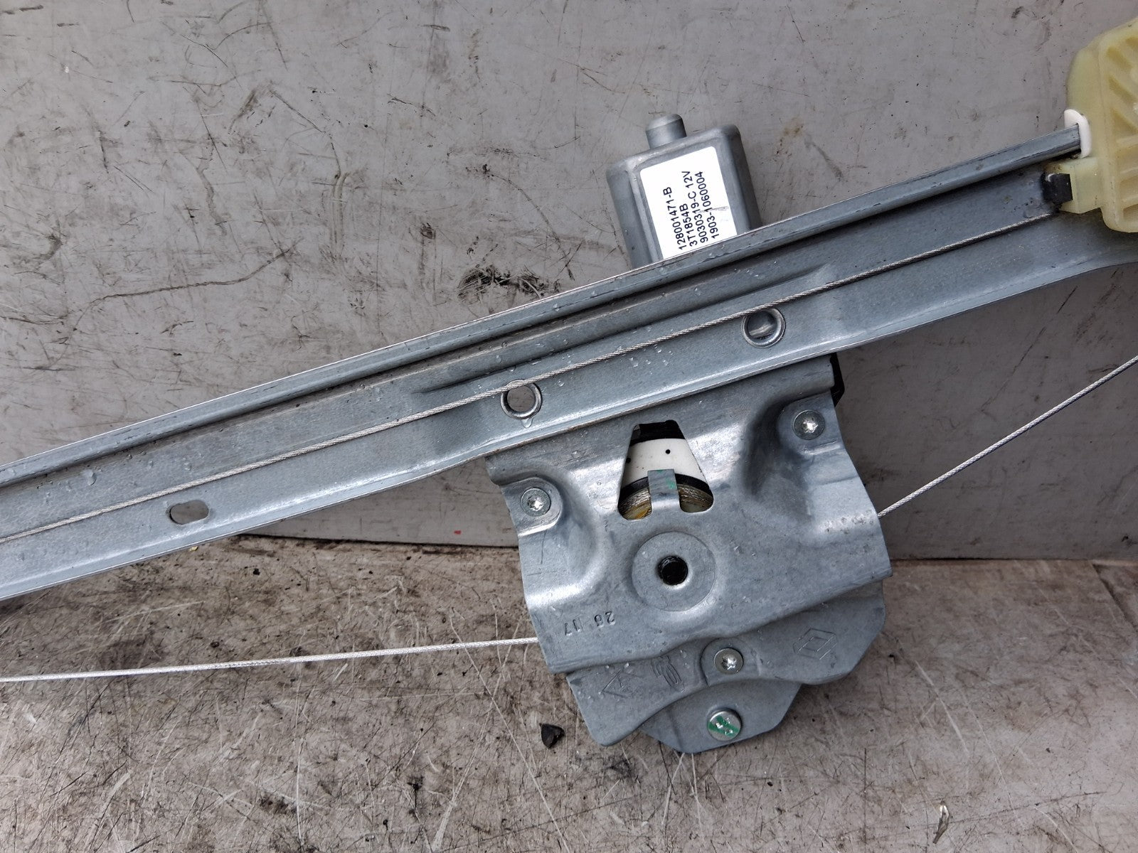 2014 RENAULT CLIO MK4 NSF PASSENGER FRONT LEFT WINDOW MOTOR & REGULATOR 9030319