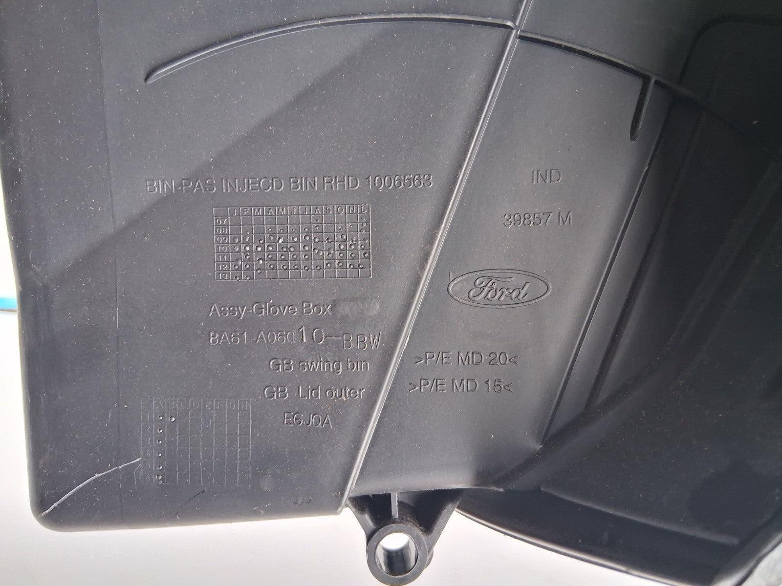 2014 FORD FIESTA MK7 FRONT DASHBOARD GLOVE BOX STORAGE COMPARTMENT BA61A06010