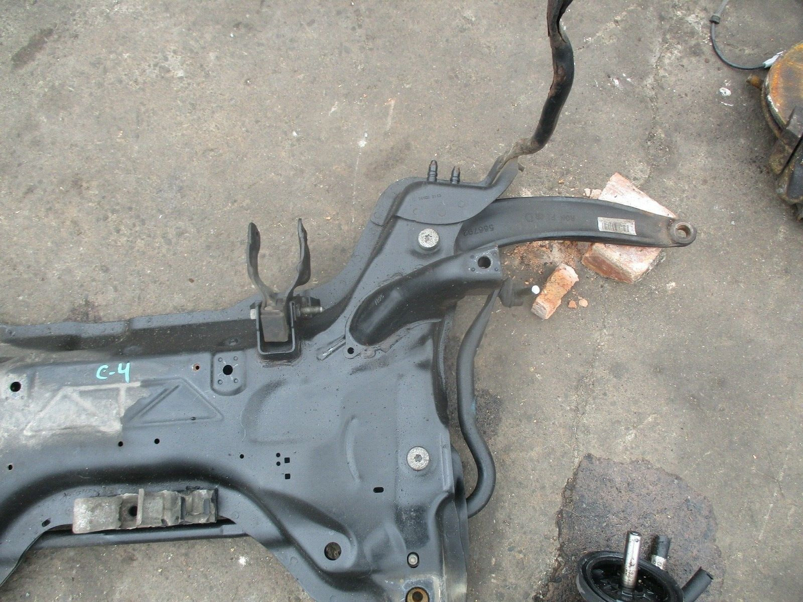 CITROEN C4 2006 FRONT SUBFRAME AND NEAR OFF SIDE WISHBONE 7ATGS11340582