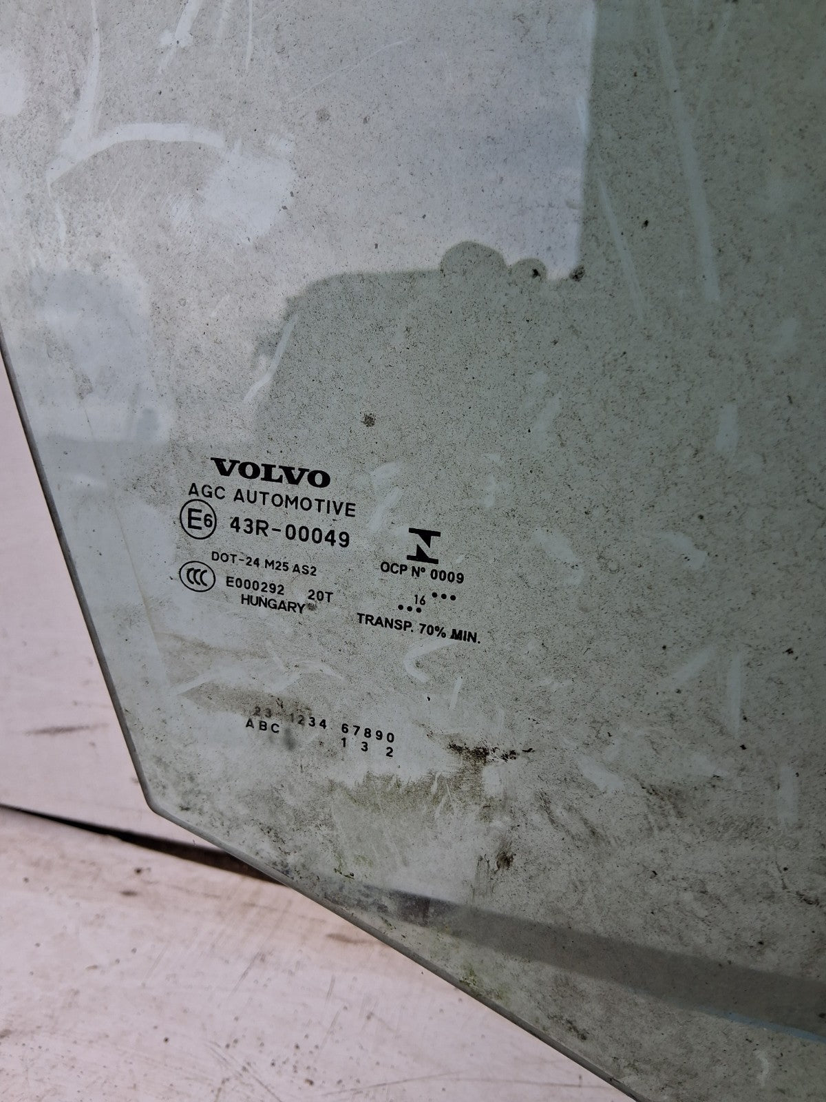 2016 VOLVO V40 R DESIGN OSF DRIVER SIDE FRONT WINDOW GLASS