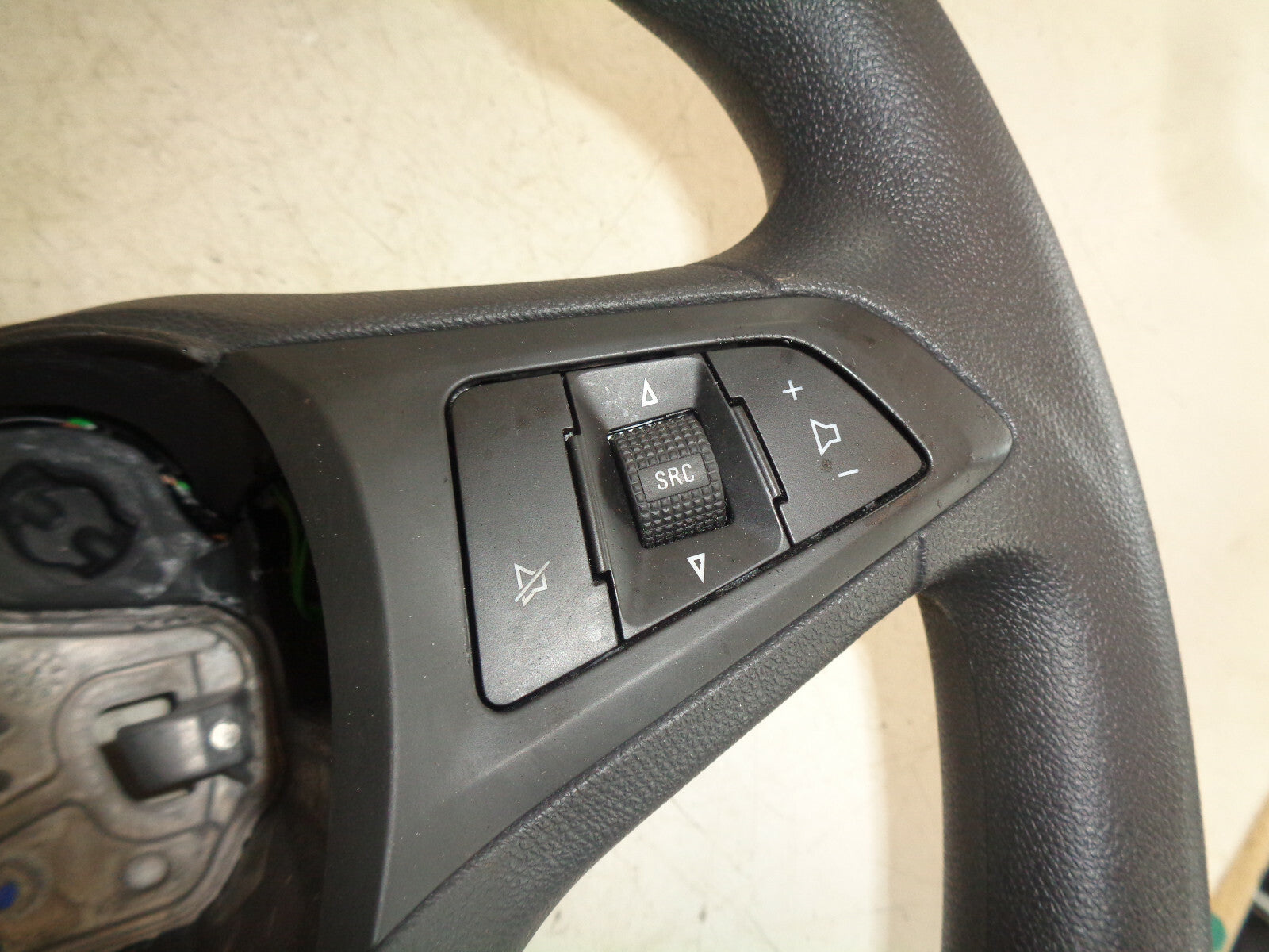 VAUXHALL VIVA 2017 3 SPOKE MULTI FUNCTION STEERING WHEEL 94525829