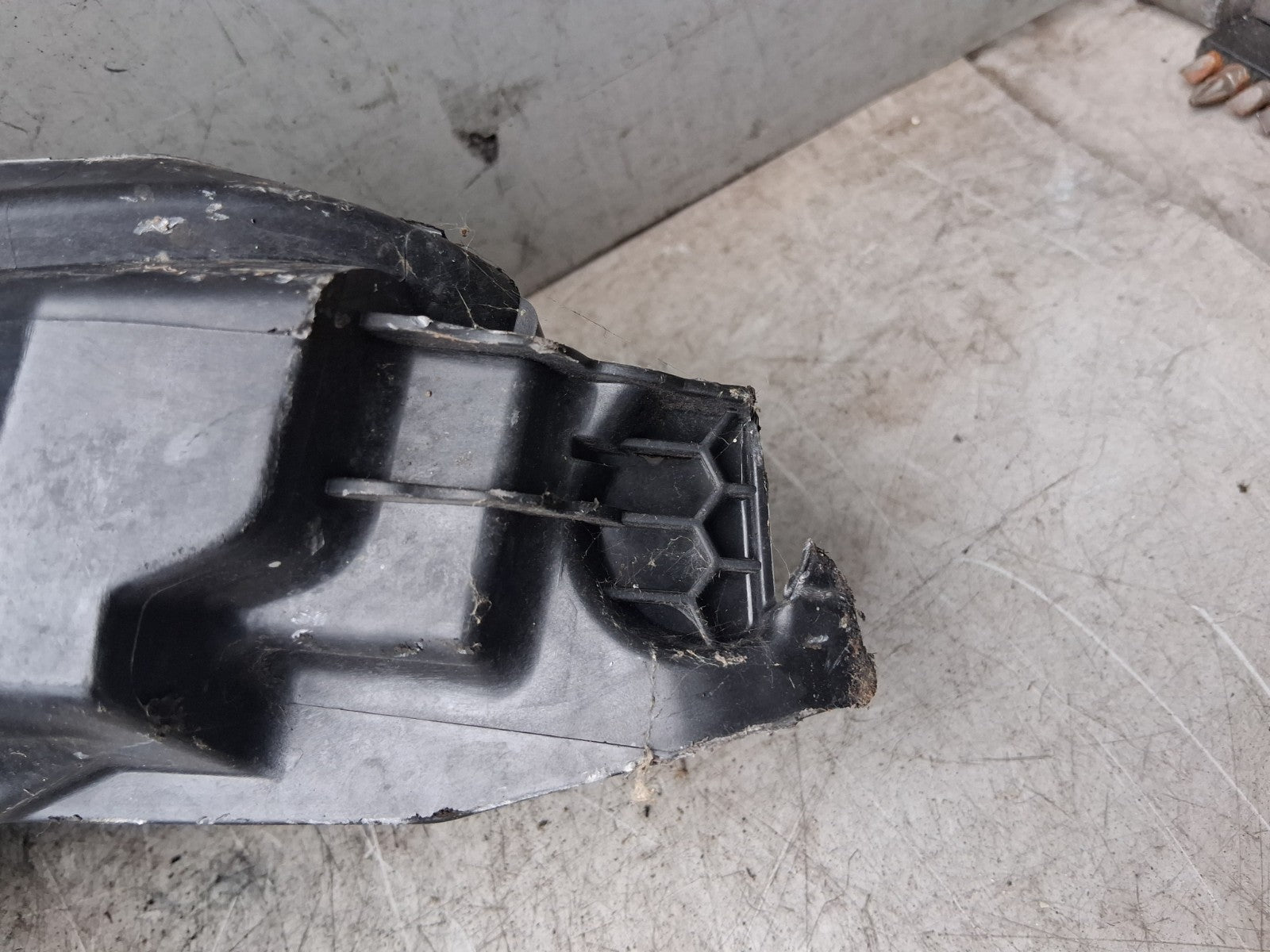 2012 PEUGEOT 208 NSF PASSENGER SIDE FRONT LEFT HEADLIGHT 9802221980
