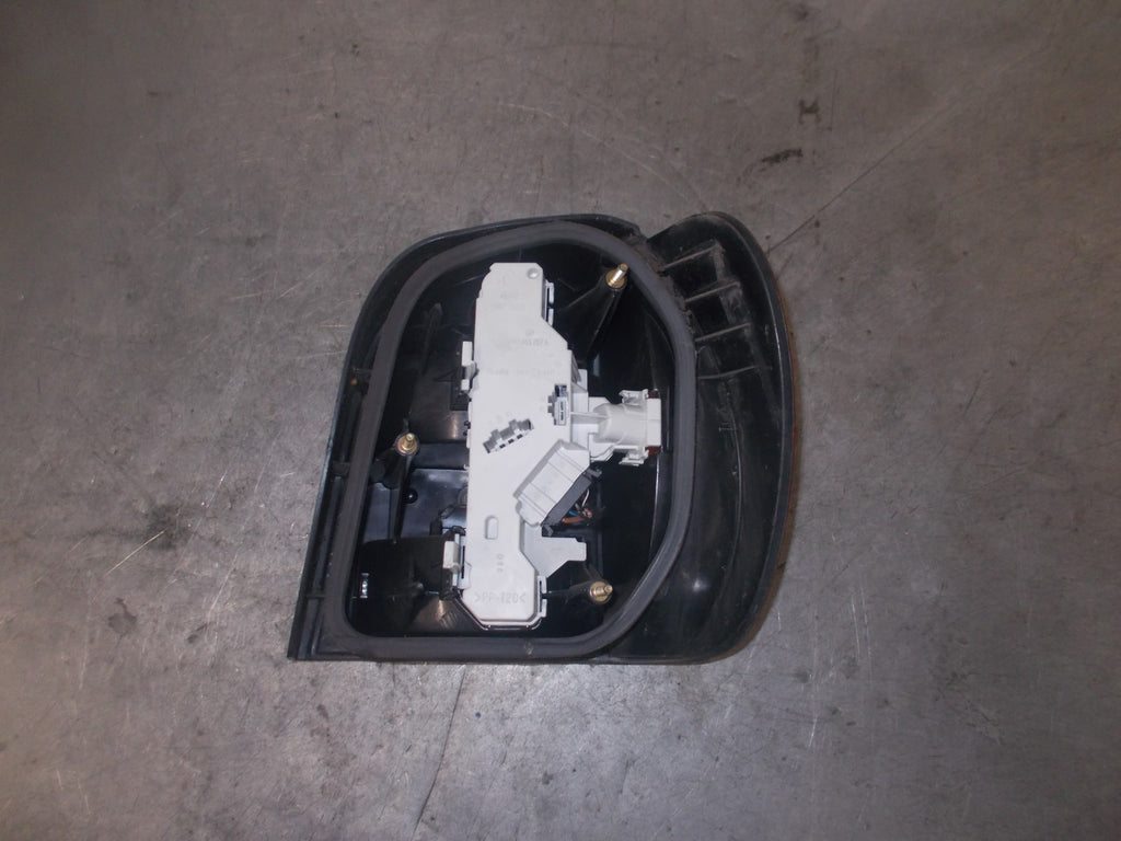 VW VOLKSWAGEN POLO 6N NSR PASSENGER SIDE REAR TAIL LIGHT 6N0945257A