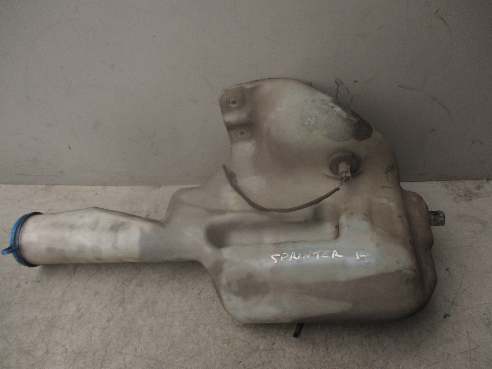 2014 MERCEDES SPRINTER W906 WINDSCREEN WASHER BOTTLE TANK & PUMP A9068690220
