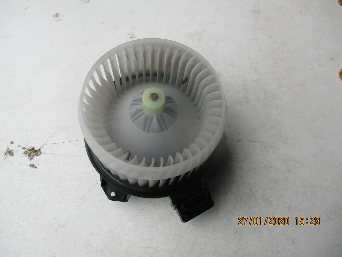 SUZUKI SWIFT MK3 2015 HEATER AIR BLOWER FAN MOTOR ASSEMBLY UNIT AV1261
