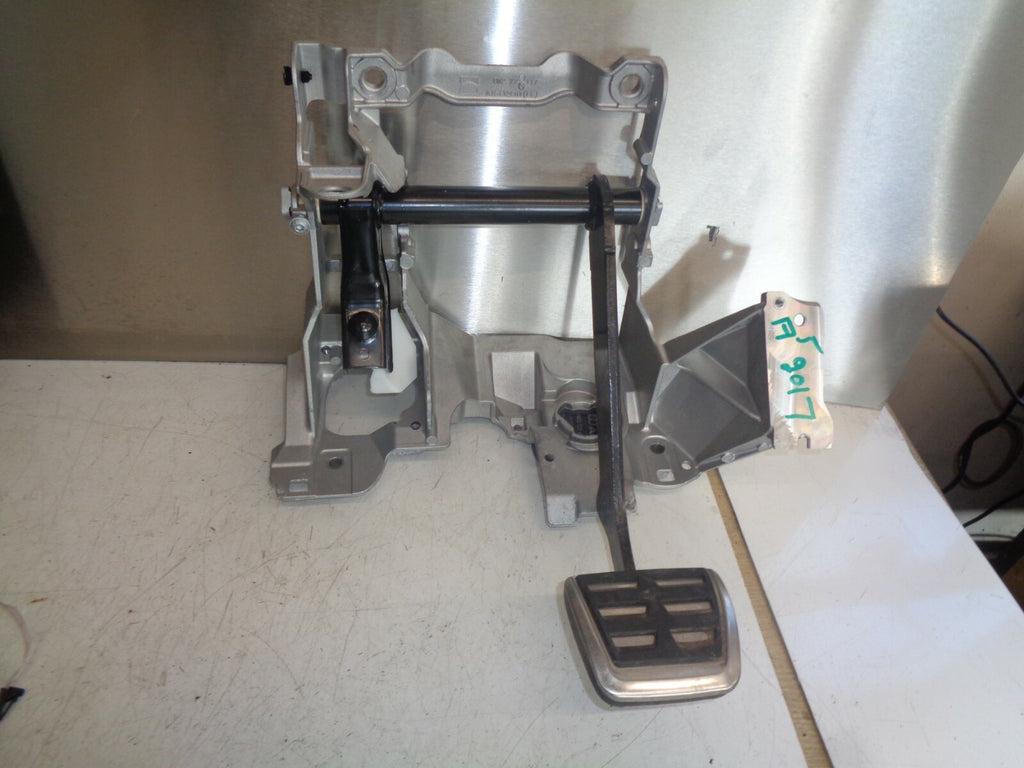 AUDI A5 2017 8W S LINE AUTOMATIC BRAKE PEDAL & MOUNT 8W2723117