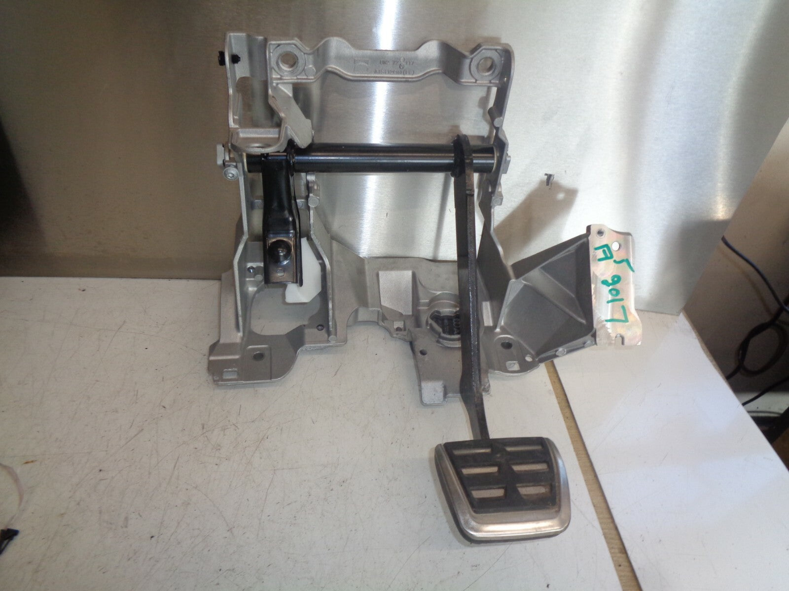 AUDI A5 2017 8W S LINE AUTOMATIC BRAKE PEDAL & MOUNT 8W2723117