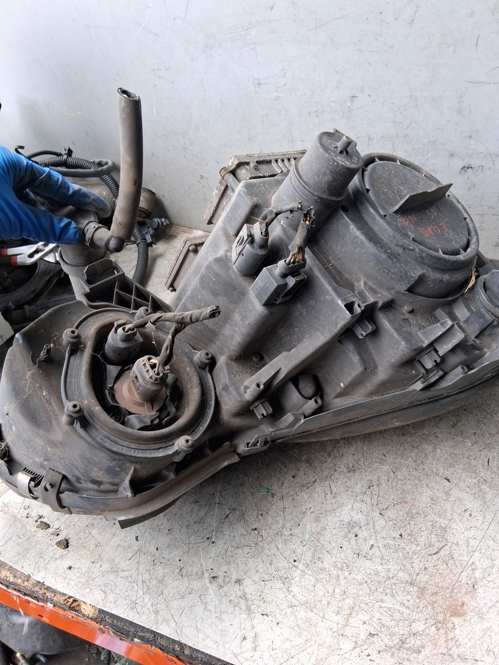 2005 MERCEDES BENZ E CLASS NS PASSENGER SIDE FRONT HEADLIGHT 161563
