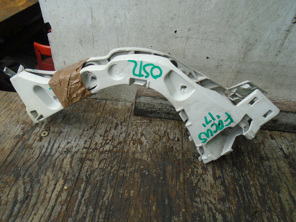 FORD FOCUS MK3 2017 HATCHBACK REAR BUMPER BRACKETS PAIR SET