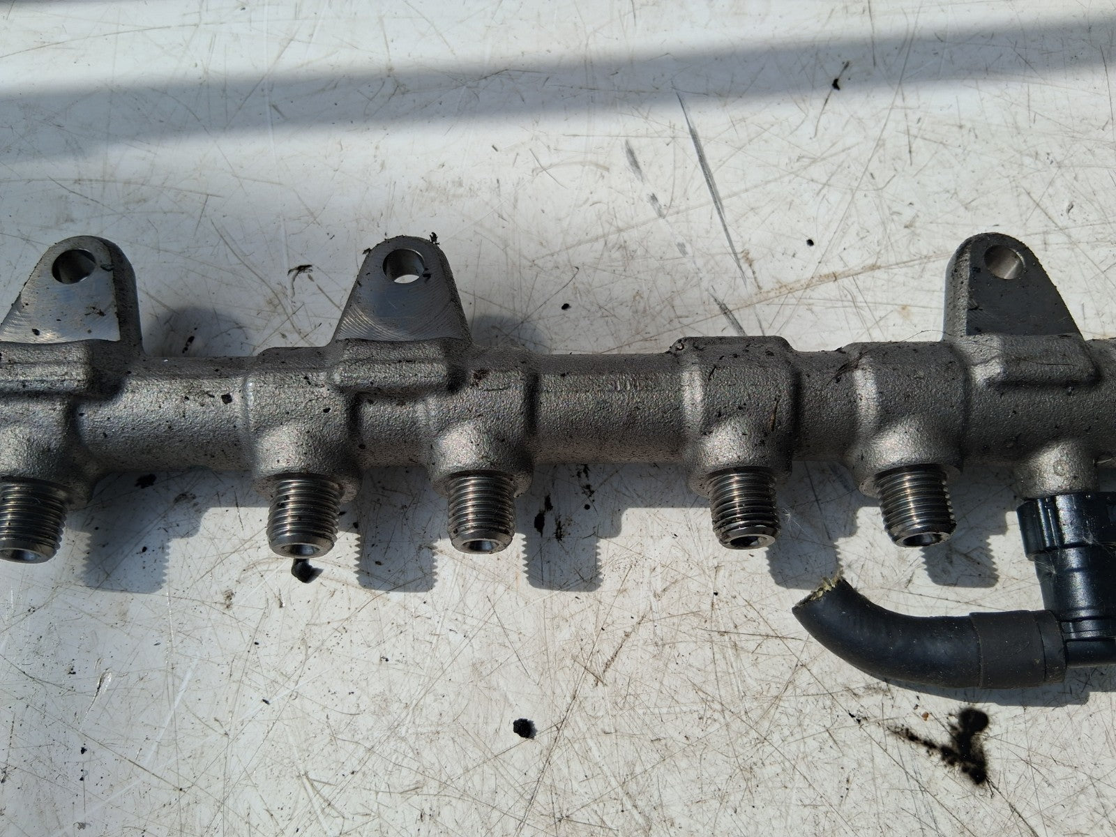 2018 BMW X1 F48 2.0 DIESEL INJECTOR FUEL RAIL