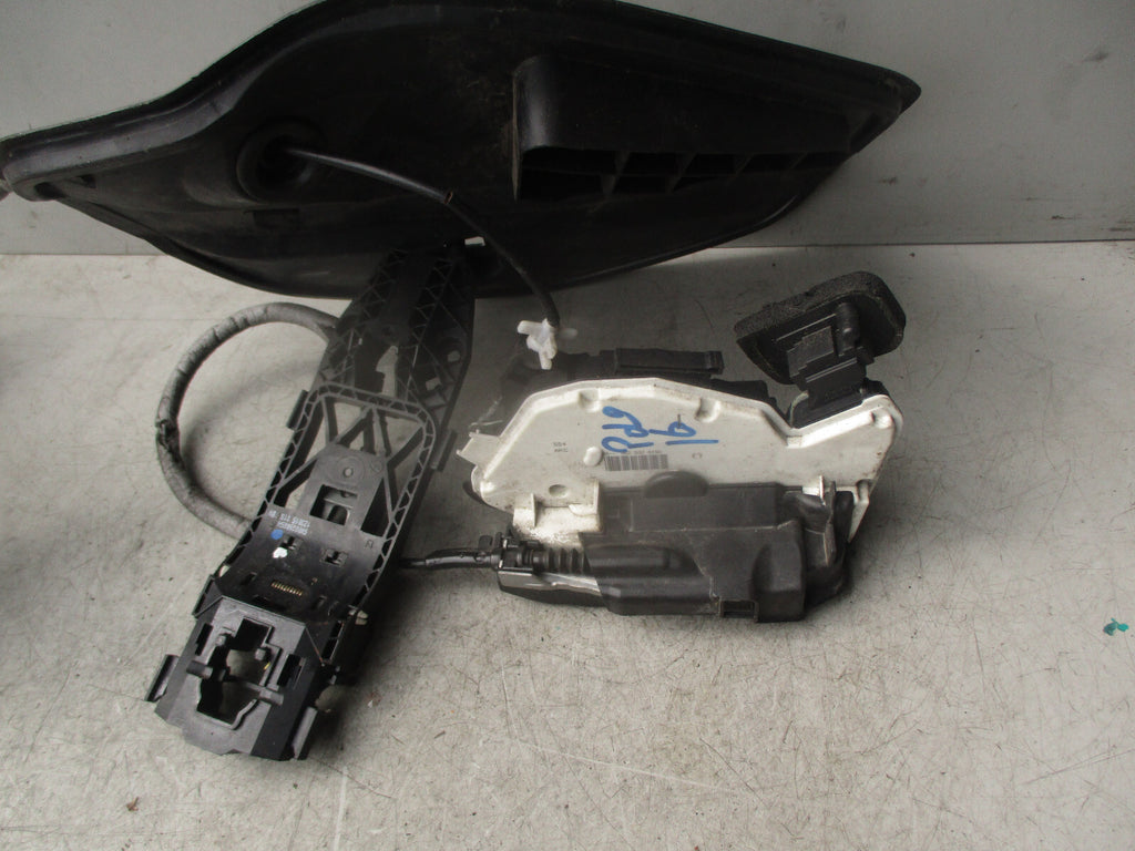2016 VOLKSWAGEN POLO NSF PASSENGER FRONT DOOR LOCK & HANDLE 5K2837015D 5N0839885