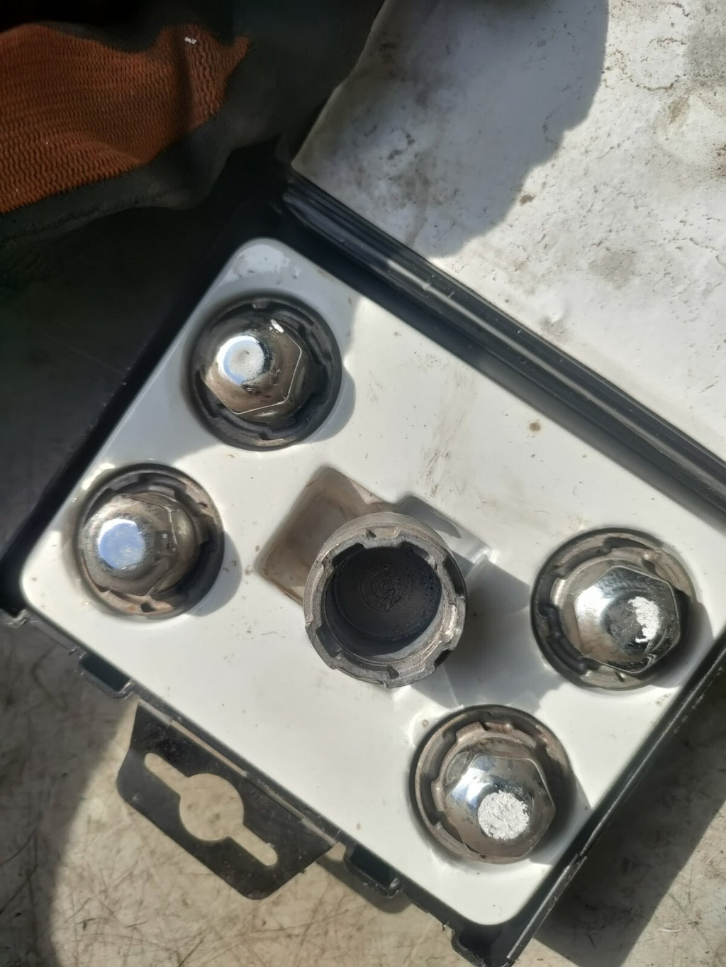 KIA PICANTO WHEEL LOCKING NUT 2017-2023