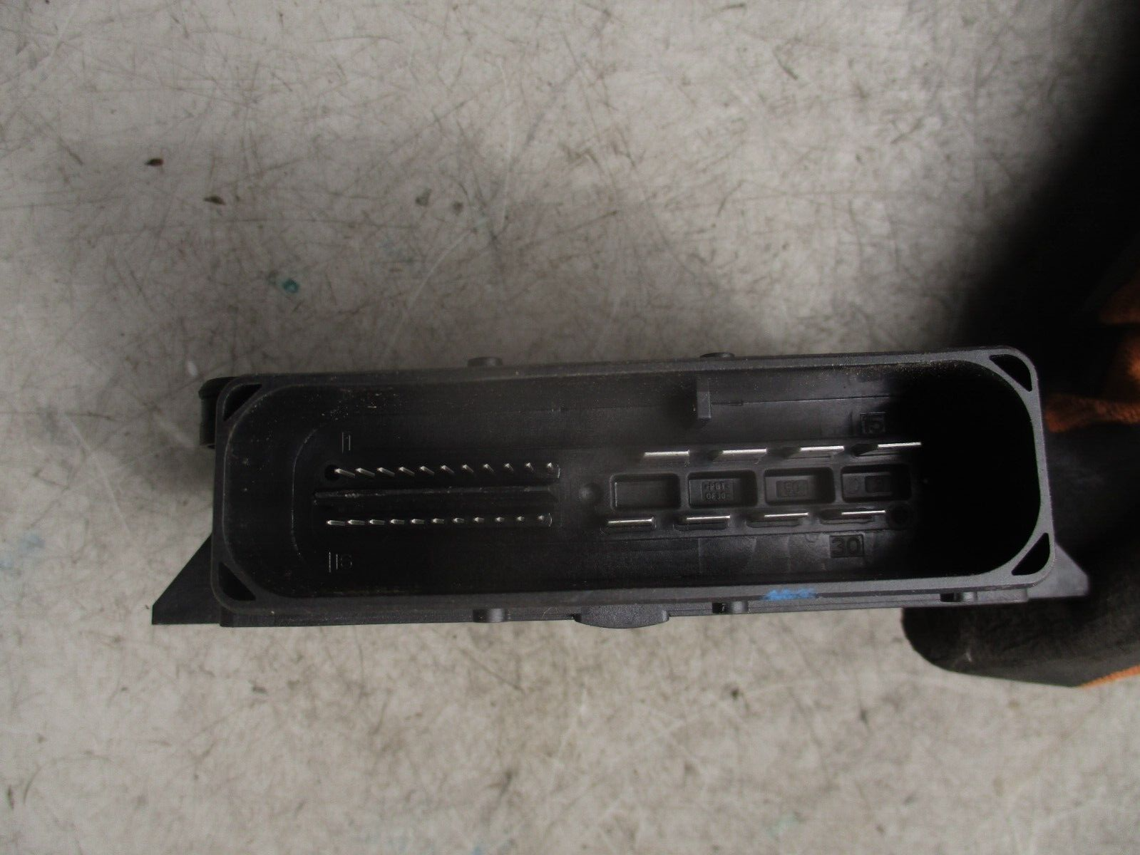 2017 MERCEDES BENZ A CLASS PARKING HANDBRAKE BRAKE CONTROL MODULE A2469003417