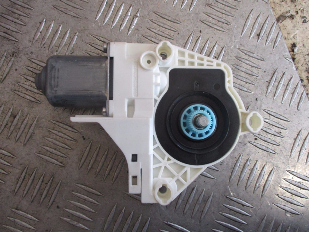 AUDI A1 2013 5 DOOR OSR DRIVER SIDE REAR WINDOW MOTOR 8K0959812A