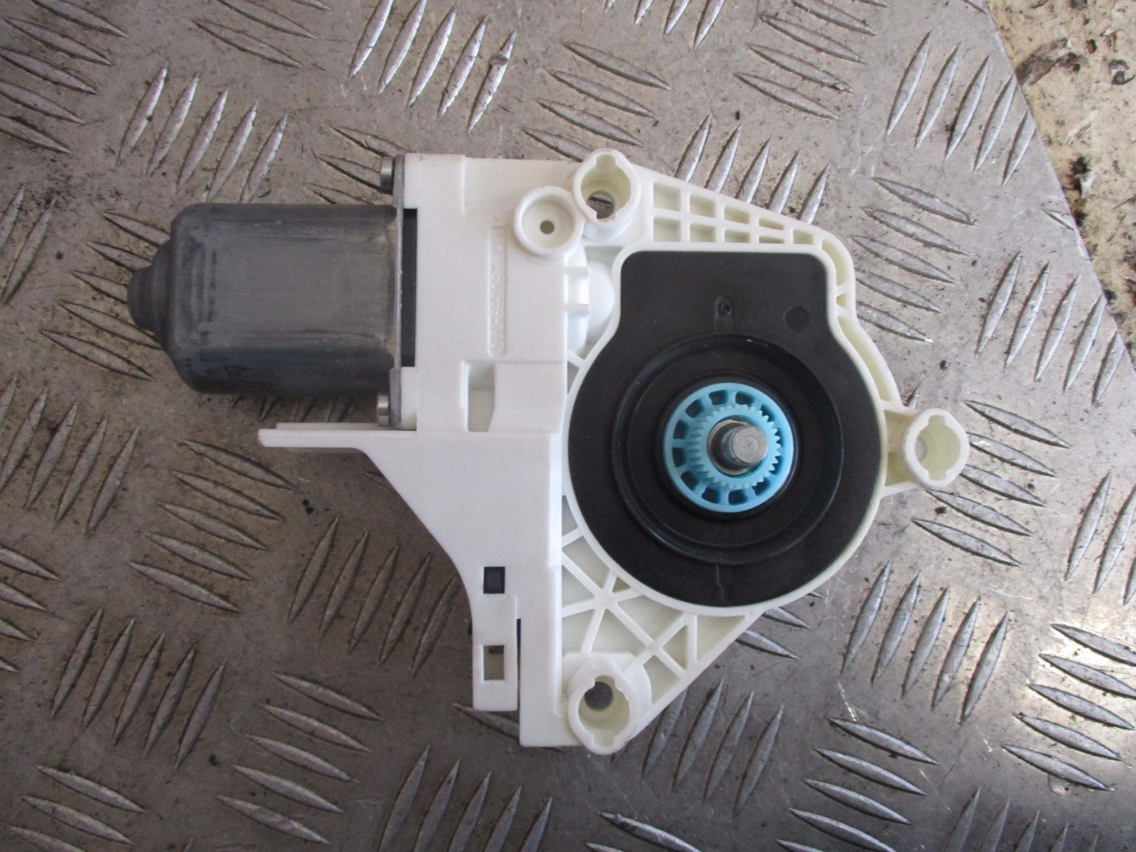 AUDI A1 2013 5 DOOR OSR DRIVER SIDE REAR WINDOW MOTOR 8K0959812A