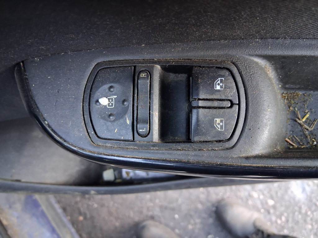 2016 VAUXHALL CORSA E OSF DRIVER SIDE FRONT RIGHT WINDOW CONTROL SWITCH