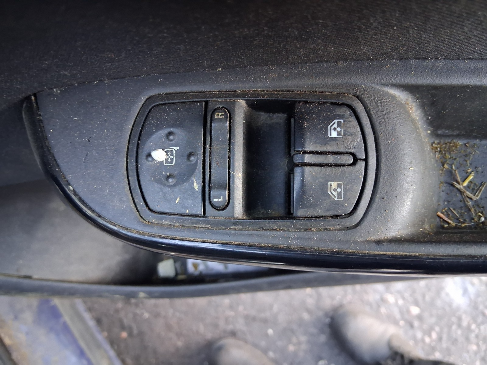 2016 VAUXHALL CORSA E OSF DRIVER SIDE FRONT RIGHT WINDOW CONTROL SWITCH