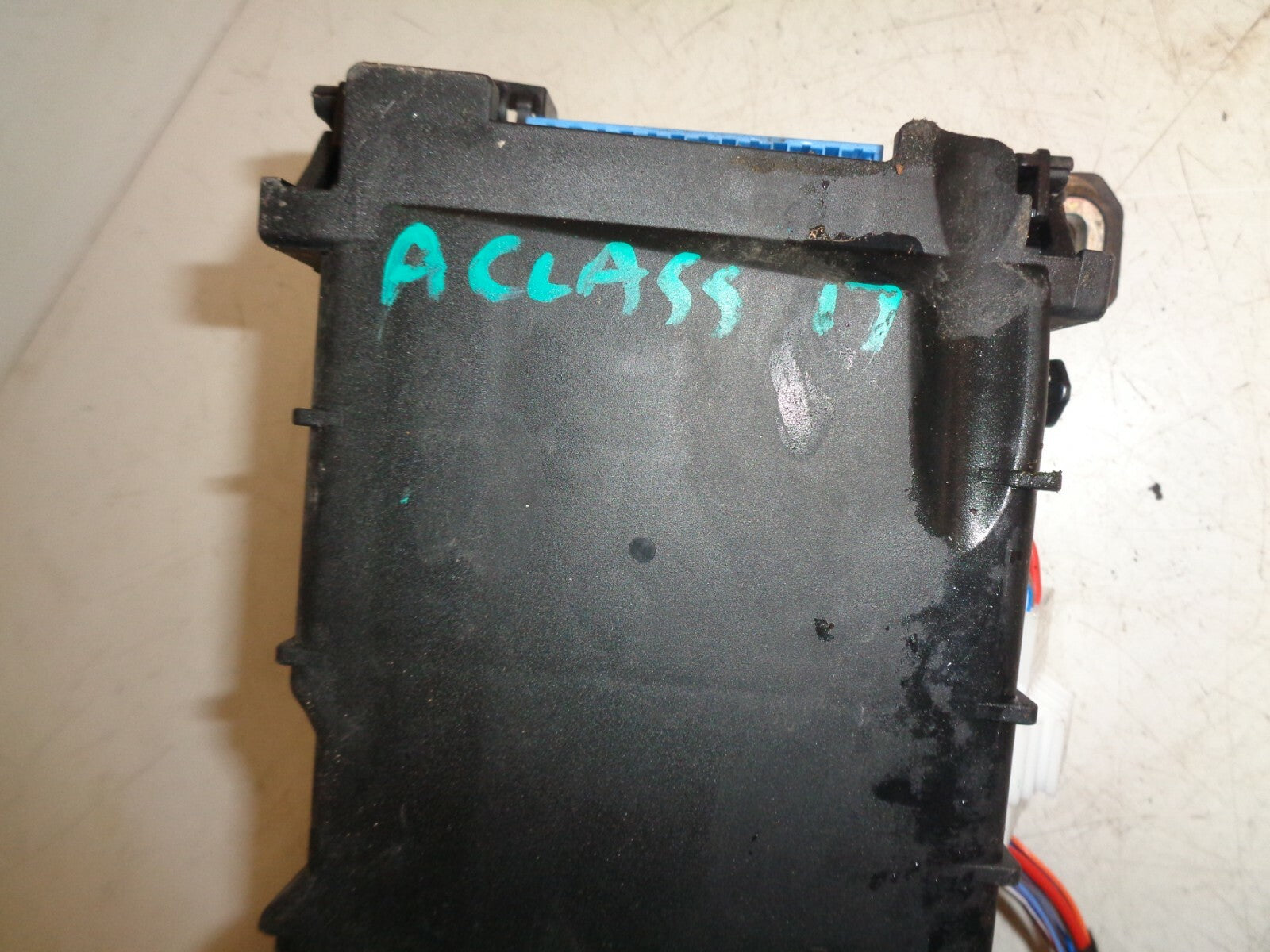 MERCEDES BENZ A CLASS A170 W168 2017 FUSE AND RELAY BOX A2465400140