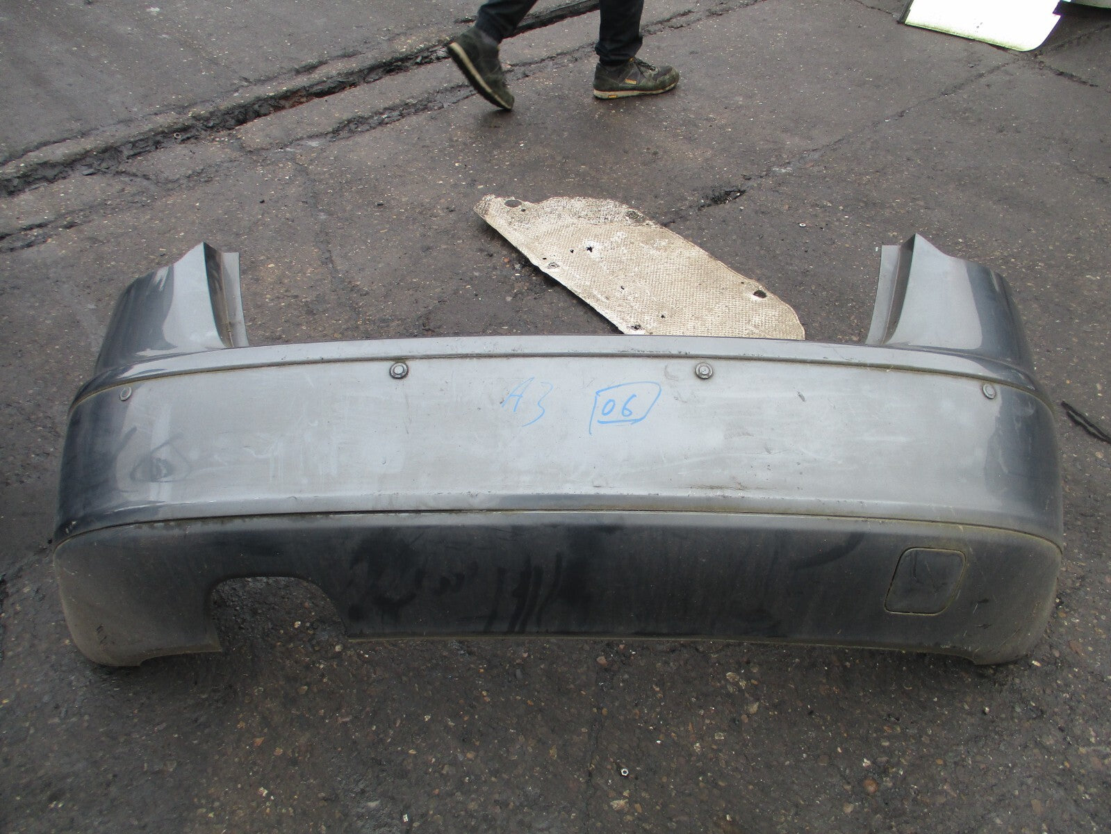 AUDI A3 8P 2006 PREFACELIFT REAR COMPLETE BUMPER PDC SENSOR GREY