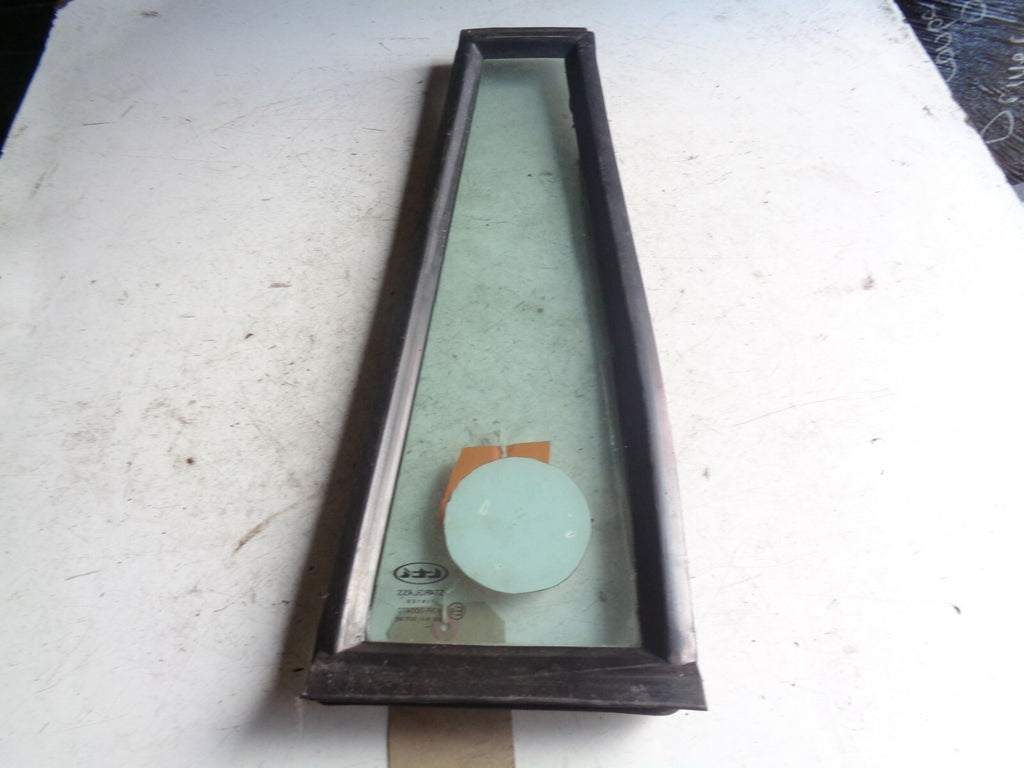 LONDON TAXI LTI REAR LEFT PASSENGER SIDE DOOR QUARTER GLASS