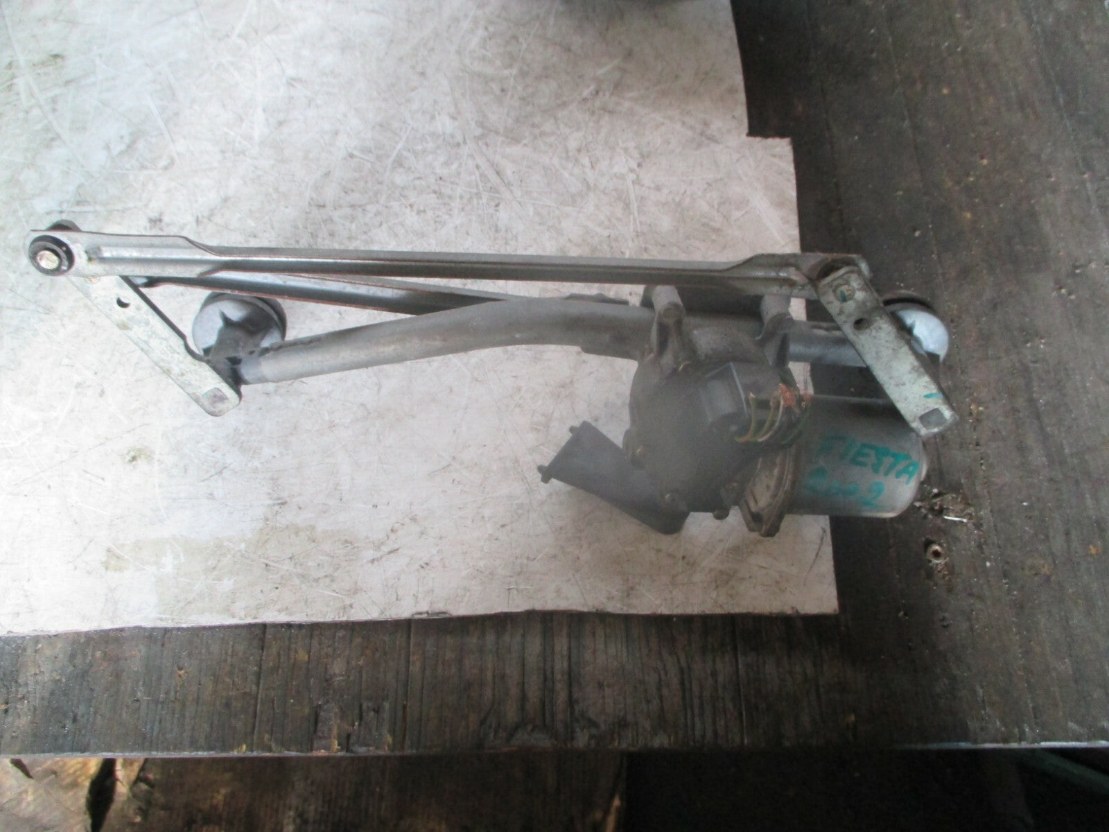FORD FIESTA 2002 MK5 FRONT WIPER MOTOR WITH LINKAGES 2S6T17B571