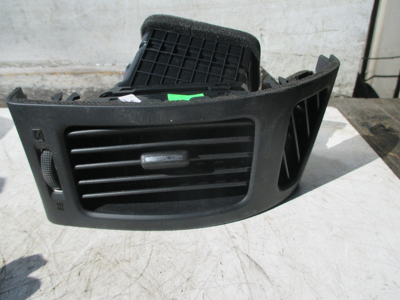 HYUNDAI I30 OSF DRIVER SIDE FRONT AIR VENT 974902R000