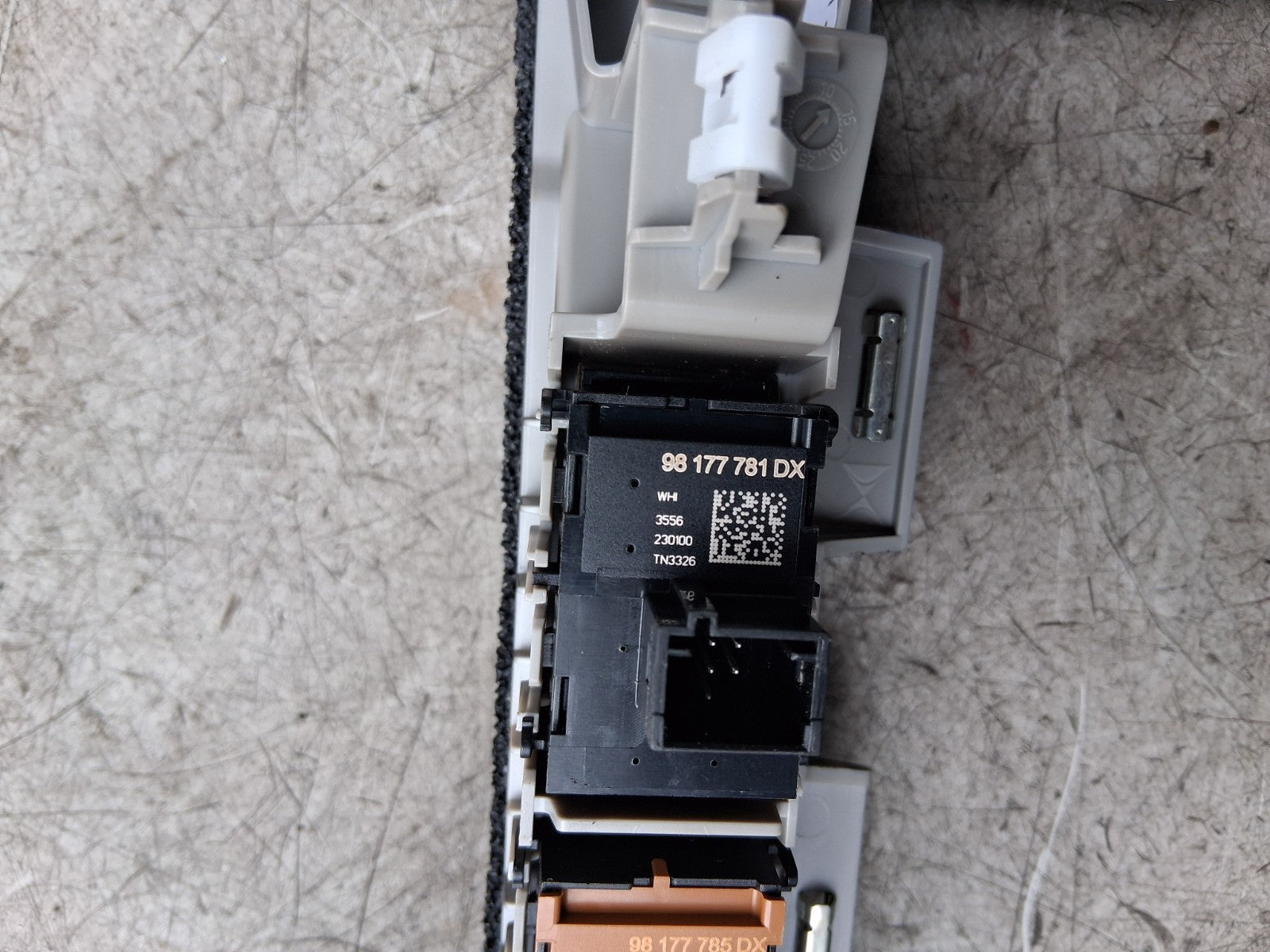 2024 DS AUTOMOBILES DS 7 OS DRIVER SIDE CENTER WINDOW SWITCH PANEL 98177781DX