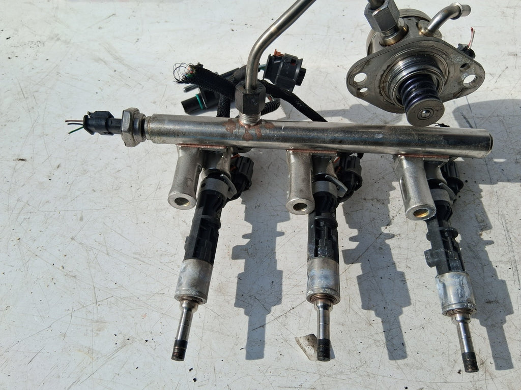 2021 CITROEN C4 MK3 1.2 PETROL INJECTOR FUEL RAIL 9830305880