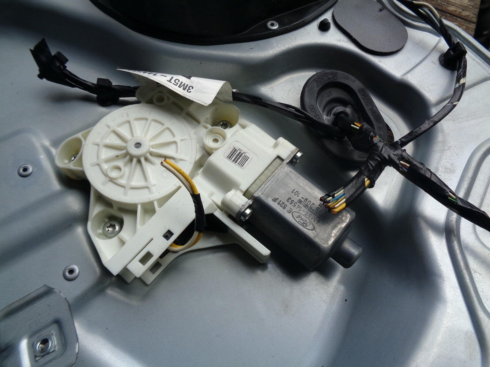 FORD FOCUS MK2 DRIVER OFF SIDE FRONT WINDOW REGULATOR + MOTOR 4M51A203A28BG